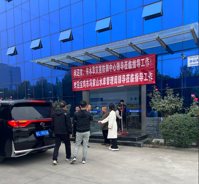 陜西水利領(lǐng)導(dǎo)考察清淤機(jī)器人，探索水庫(kù)治理新路徑